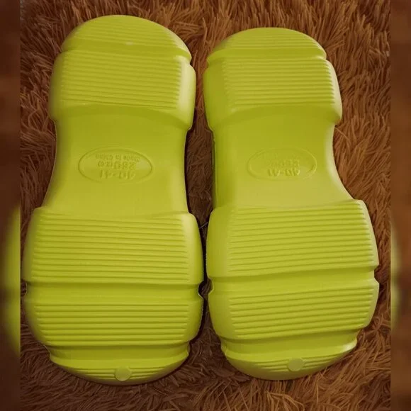 Clog Shoes size 8-9 - Picture 3 of 5